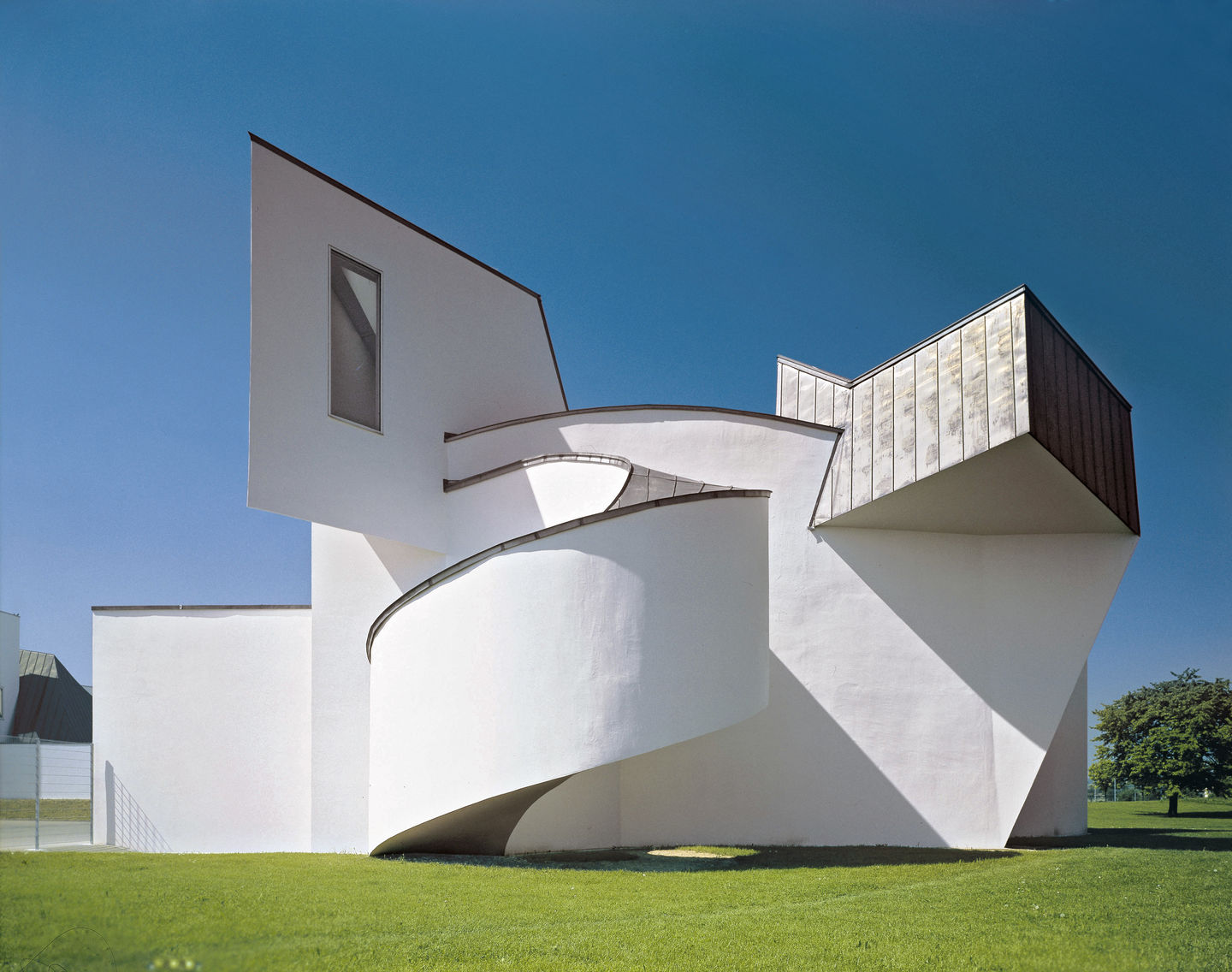deconstructivist architecture frank gehry
