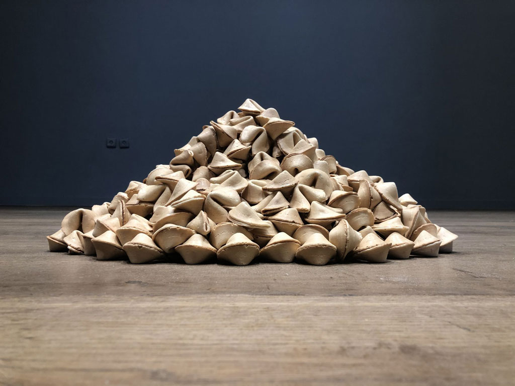 Félix González-Torres, Untitled (Fortune Cookie Corner)