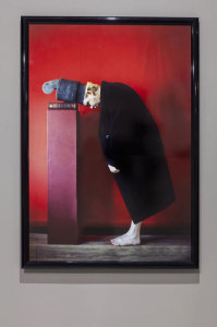 Andrew Webb, Habillé jusqu' aux neufs, 1995, cibachrome framed under glass, 152 x 108 cm, Courtesy Annie Gentils Gallery & M HKA