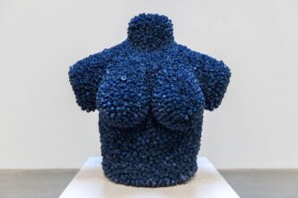 Simone Leigh, Monster 2023–24, Stoneware, 26½ × 26½ × 19¾ inches; 67 × 67 × 50 cm, © Simone Leigh, Courtesy the artist and Matthew Marks Gallery