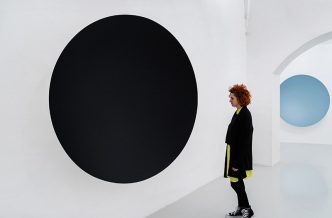 Anish Kapoor, Monochrome (Black / Cobalt Blue), 2015, Courtesy the artist and GALLERIA CONTINUA San Gimignano/Beijing/Les Moulins, Photo: Ela Bialkowska-OKNO STUDIO