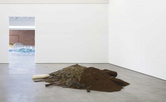 Robert Morris, Untitled (Dirt), 1968/2016, Dia:Beacon, © Robert Morris/Artists Rights Sosiety (APRS)-New York, Photo: BillJacobson-New York, Dia Art Froundation Archive