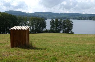 In the framework of AQUA, Ilya et Emilia Kabakov, The Toilet on the River, 1996 – 2016, Wood, 210 x 150 x 110 cm, Courtesy of Artists and Sprovieri Gallery-London, Photo: © Sebastiano Pellion di Persano