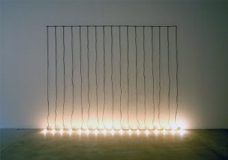 Michelangelo Pistoletto, Quadro di fili elettrici – Tenda di lampadine 1967 , Electrical cables, bulbs, Courtesy Fondazione MAXXI