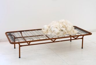 Jannis Kounellis, Sem título, 1969, Iron, wool, 41 x 190 x 82 cm, Coll. Fundação de Serralves - Museu de Arte Contemporânea, Porto, Portugal. Acquisition 1999