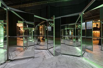 Carsten Höller, Revolving Doors, 2016, Mirrored revolving glass doors, aluminium, alucobond, steel, 558 x 558 x 228 cm, Courtesy Gagosian Gallery