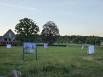 Ei Arakawa, Harsh Pastoral, Harsh Münster, 2017, 7 LED strips on hand-dyed fabric, LED transmitter, power supply units, SD cards, transducers, cardboard, amplifiers, media player, © Skulptur Projekte 2017, Photo: Henning Rogge