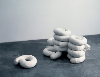 Anna Maria Maiolino, São, 1994–2005, Plaster, each 412 x 48 x 32 cm, The Museum of Contemporary Art-Los Angeles Archive