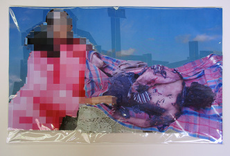 Thomas Hirschhorn, Pixel-Collage n°97, Prints, plastic sheet, tape, 28x44cm, Courtesy of the artist and Gladstone Gallery-New York, Photo: Romain Lopez