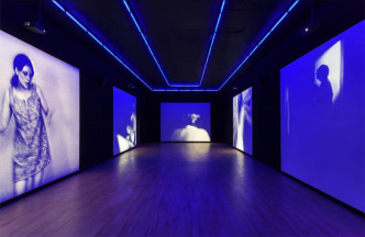 Ugo Rondinone, Installation view of “good evening beautiful blue” at The Bass Museum of Art-Miami