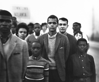 Richard Avedon, Members of the Student Nonviolent Coordinating, Atlanda, Georgia, Gelatin silver print, 15 ¼ x 19 1,4 in, Paper 16 x 20 in, © The Richard Avedon Foundation