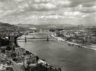 Budapest, View from mount Gellért: “Lánchíd” (chaine-bridge),1950, Fortepan 59545, Orig. Radnai Márton