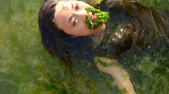 Chikako Yamashiro, Seaweed Woman (still), 2008, Lambda print aluminum mounted, 28x50cm, set of 8, (movie) Video 7'15", © Chikako Yamashiro, Courtesy of Yumiko Chiba Associates