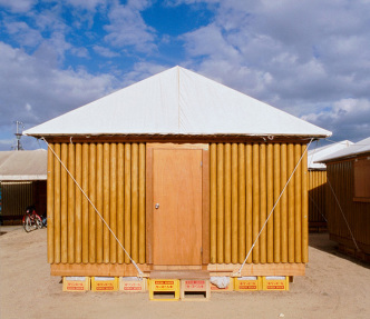 Shigeru Ban, Paper Log House, Kobe, Japan, 1995, Photo: Hiroyuki Hirai, Courtesy Vancouver Art Gallery