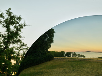 Anish Kapoor, Sky Mirror [Himmelspeil], 2018, Stainless steel, diameter 330 cm, Photo: Istvan Virag, © Anish Kapoor, Courtesy the artist and MOMENTUM