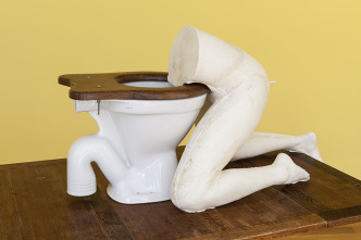 Sarah Lucas, Edith, 2015, Plaster, cigarette, toilet, and table, 139 x 187 x 98.5 cm, © Sarah Lucas, Courtesy Sadie Coles HQ-London