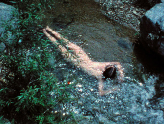 Ana Mendieta, Creek, 1974, Ana Mendieta, Film Super-8, © The Estate of Ana Mendieta Collection, LLC. Courtesy Galerie Lelong & Co.