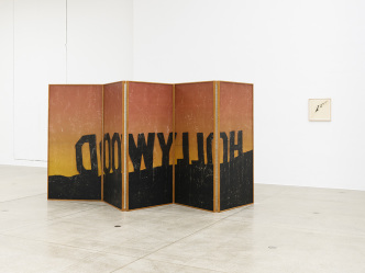 Ed Ruscha, Double Americanisms, exhibition view Secession 2018, Photo: Sophie Thun, Courtesy of the artist and Gagosian