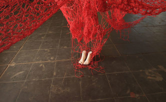 Chiharu Shiota, Me Somewhere Else (Detail), 2018, © Chiharu Shiota, Photo: Sunhi Mang, Courtesy the artist and Blain|Southern