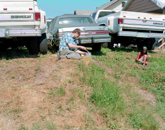 Jeff Wall, Siphoning Fuel, 2008, Color photograph, 186 × 235 cm, Edition of 2 + 1 AP, © Jeff Wall, Courtesy the artist and Gagosian