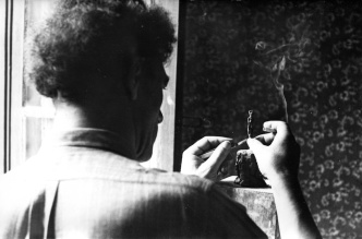 Alberto Giacometti casting in the room of the Riverside hotel, October 1944,