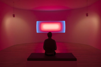 James Turrell, Dissolve (Curved Wide Glass), 2017, Collection of Hudson C. Lee, © James Turrell, Photo: Florian Holzherr