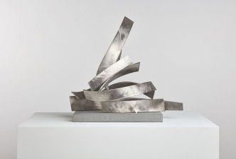 Beverly Pepper, Untitled #31, 1965, Stainless steel, 38.4 x 37.5 x 43.2 cm, © Beverly Pepper, Courtesy the artists and Kayne Griffin Corcoran Gallery