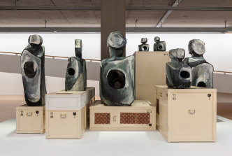 Martin Kippenberger, Hunger Family, 1985, Styrofoam, plater, emulsion , © Estate of Martin Kippenberger, Galerie Gisela Capitain-Cologne, Photo: Kunstbau, Lenbachhaus Museum