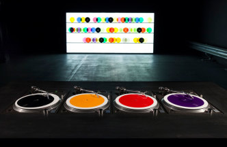 Carsten Nicolai, bausatz noto ∞ (color version), 1998/2015, Record player, color vinyl records with locked grooves, mixing board, amplifier, loudspeaker/ headphones, Dimension variable, © VG Bild-Kunst, Bonn 2018, Courtesy Galerie EIGEN + ART-Leipzig/Berlin, Photo: Julija Stankeviciene