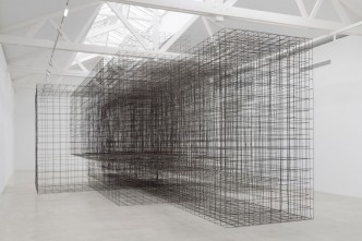 Antony Gormley, Matrix II, 2014. 6 mm mild steel reinforcing mesh, 550 x 750 x 1500 cm. Installation view, Galerie Thaddaeus Ropac, Pantin, France © the artist. Photo: Charles Duprat, Paris