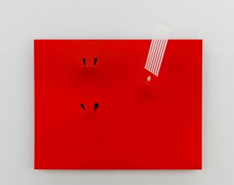 Takis, Magnetic Wall 9 (Red) 1961, Acrylic paint on canvas, magnets, metal, cloth, nylon thread, 180 × 220 × 10 cm, Centre Pompidou, Musée national d’art moderne – Centre de création industrielle, Paris, © ADAGP, Paris and DACS, London 2019, Photo: Georges Meguerditchian