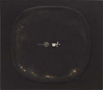 Antoni Tàpies, Colador i Tassa, 1998, mixed media and assemblage on wood, 174.9 cm x 200 cm, © Fundació Antoni Tàpies / Artists Rights Society (ARS), New York / VEGAP, Madrid