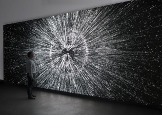 Leo Villareal, Untitled, 2019, LEDs, custom software, electrical hardware, steel, 320 cm × 1,153.2 cm × 7.6 cm, © Leo Villareal, Courtesy the artist and Pace Gallery