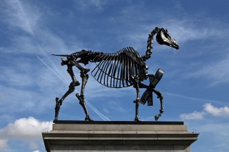 Hans Haacke, Gift Horse, 2014. Bronze with black patina and wax-finish stainless steel fasteners and supports, and 5 mm flexible LED display with stainless steel armature and polycarbonate face, 183 x 169 x 65 in (464.8 x 429.3 x 165.1 cm). Commissioned by the Mayor of London’s Fourth Plinth Program. © Hans Haacke / Artists Rights Society (ARS), New York. Courtesy the artist and Paula Cooper Gallery, New York. Photo: Gautier Deblonde