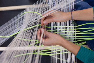 Hella Jongerius, Woven Cosmos - Weaving, 2020, © Hella Jongerius, Courtesy: Jongeriuslab, Photo: Jongeriuslab