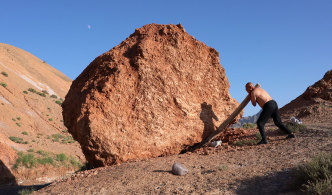 Zhuang Hui, Qilian Range – 22 (Video still), 2019, Single channel colour and sound video, Courtesy the artist and Galleria Continua