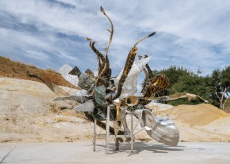 Nancy Rubins, Fizzy’s Nebuli, 2019 Aluminum, brass, bronze, stainless steel, and stainless steel wire, 79 × 103 × 115 inches / 200.7 × 261.6 × 292.1 cm, Photo: Brian Guido, © Nancy Rubins. Courtesy the artist and Gagosian