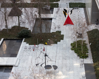 Installation view of: Alexander Calder: Modern from the Start, The Museum of Modern Art, New York, 2021-2022, © 2021 The Museum of Modern Art. Photo: Denis Doorly