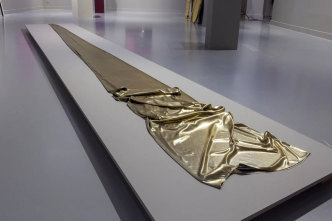 Andrew Webb, The Half Reach of J.L.B., 2003, gold lame, 670 x 56 cm, Courtesy Annie Gentils Gallery & M HKA