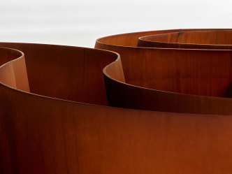 Richard Serra, Transmitter (detail), 2020, Weatherproof steel, 13 feet 2 inches × 58 feet 2 inches × 59 feet 10 inches (4 × 17.7 × 18.2 m), plates: 2 inches (5 cm) thick, © 2021 Richard Serra/Artists Rights Society (ARS), New York, Photo: Thomas Lannes, Courteys the artist and Gagosian