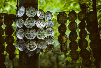 Armand Schulthess, Arbre de chimie aromatique, 1971, Assemblage in the garden of Armand Schulthess, © Hans- Ulrich Schlumpf, Zurich