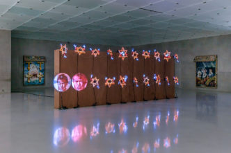 Jordan Wolfson, ARTISTS FRIENDS RACISTS, 2020, Installation view, second floor Kunsthaus Bregenz, 2022, Photo: Markus Tretter, Courtesy Jordan Wolfson Studio and The George Economou Collection, © Jordan Wolfson, Kunsthaus Bregenz