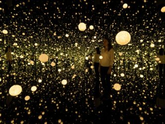 Yayoi Kusama, INFINITY MIRRORED ROOM - DANCING LIGHTS THAT FLEW UP TO THE UNIVERSE, 2019. Mirrored glass, wood, LED lighting system, metal and acrylic panel. © Yayoi Kusama, Courtesy of the artist, David Zwirner and PHI Foundation