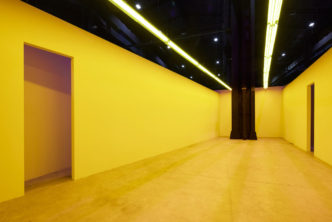 Bruce Nauman, Left or Standing, Standing or Left Standing, 1971/1999. Installation view, Pirelli HangarBicocca, Milan, 2022. Dia Art Foundation; Partial gift, Lannan Foundation, 2013. © 2022 Bruce Nauman / SIAE. Courtesy of the artist; Sperone Westwater, New York, and Pirelli HangarBicocca, Milan. Photo: Agostino Osio