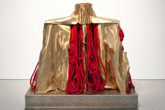 Barbara Chase-Riboud, Mao’s Organ, 2007, polished bronze and red silk cord, © Michael Rosenfeld Gallery, LLC NY, © Barbara Chase-Riboud, Courtesy the artist and Pulitzer Arts Foundation