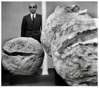 Lucio Fontana exhibition, Galerie, Iris Clert, Paris. 1961, November 10, © J. Paul Getty Trust. Getty Research Institute, Los Angeles (2014 4R, 20) Photo: Shunk-Kender