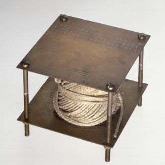 Marcel Duchamp, A bruit secret (With Hidden Noise), 1916/1964, Assisted Readymade: Bal\ of stnng and unknown object, secured between two brass plates by four long screws, 12, 7 x 15,2 x 15 cm, Achat, 1986, Centre Pompidou, Paris, Musee national d'art modeme - Centre de creatwn industriel\e, © Association Marcel Duchamp / 2023 ProLitteris, Zunch, Photo © Centre Pompidou, MNAM-CCI, Dist. RMN -Grand Palais / image Centre Pompidou, MNAM-CCI