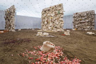 Solange Pessoa, Bags – Bregenz version, 1994–2023, Installation view first floor Kunsthaus Bregenz, 2023, Photo: Markus Tretter, Courtesy of the artist, Mendes Wood DM, © Solange Pessoa, Kunsthaus Bregenz