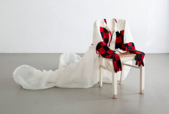 Cora Wöllenstein, To Breathe In/Out, 2023, various textiles, sipper, hat wire, wooden chair, 55 x 50 x 160 cm, photo: Cora Wöllenstein