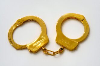 Sylvie Fleury, Gucci Handcuffs, 2001-02, Goldplated metal, 23 x 9 cm (9,06 x 3,54 in), 300 g, © Sylvie Fleury, Courtesy Thaddaeus Roppac Gallery Archive